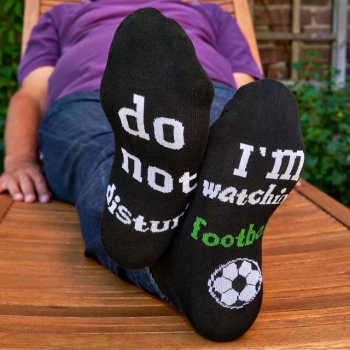 Motivsocken mit Fußsprüchen "Bier, Wein, Fußball, Küssen & Spielen" Gr. 36/41 & 42/47 mit gekettelte Spitze